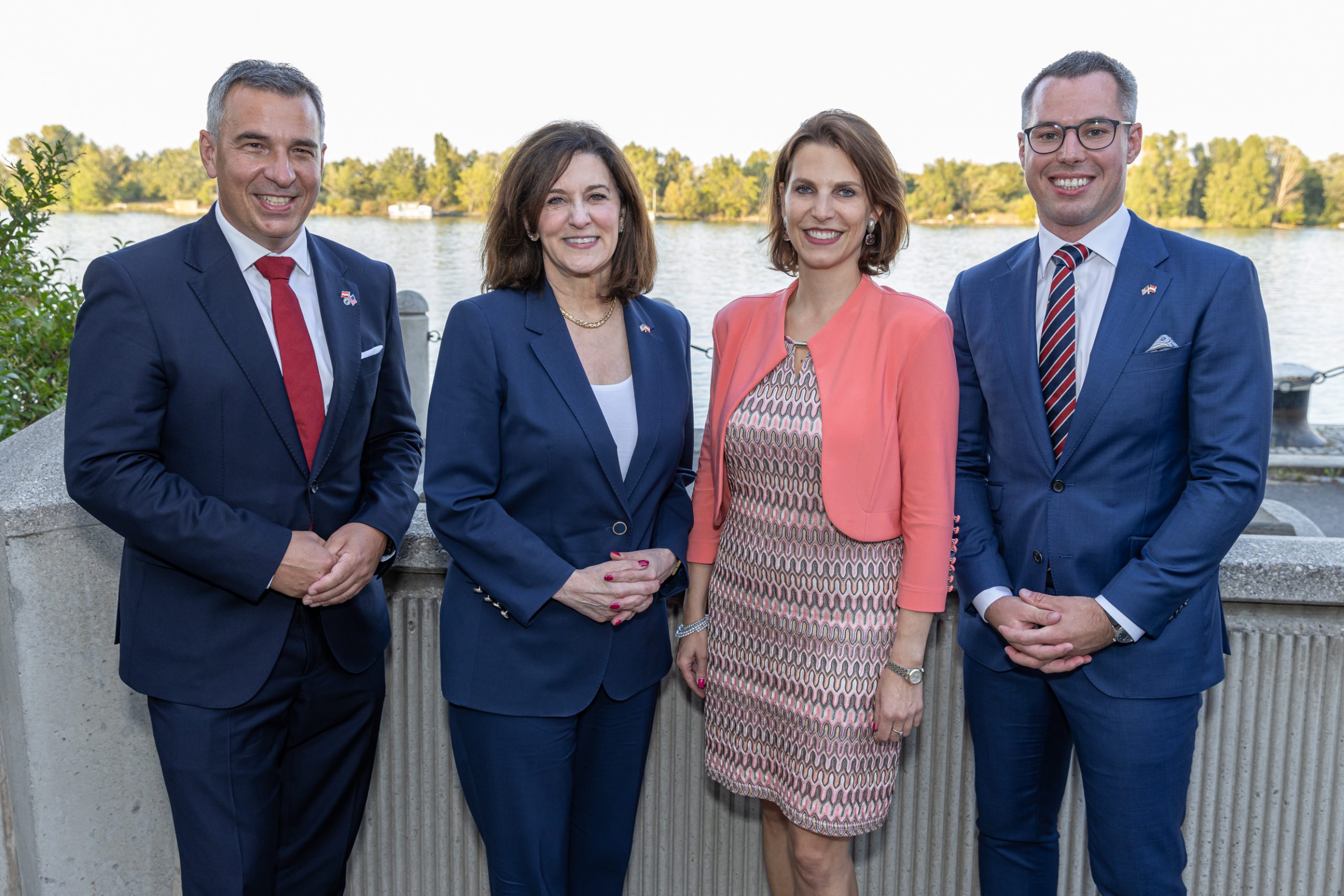 V.l.n.r.: AmCham-Präsident Michael Zettel, US-Botschafterin Victoria Kennedy, EU-Ministerin Karoline Edtstadler, AmCham Board-Mitglied Sebastian Mörth. Foto: APA-Fotoservice/Juhasz