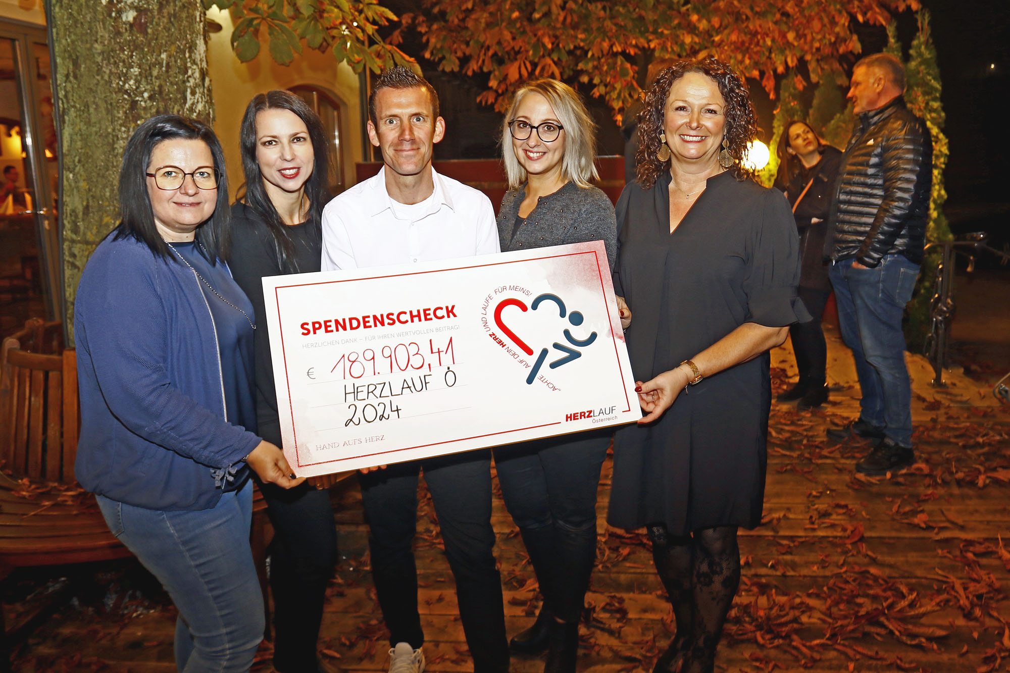 Scheckübergabe ©Daniel Fessl