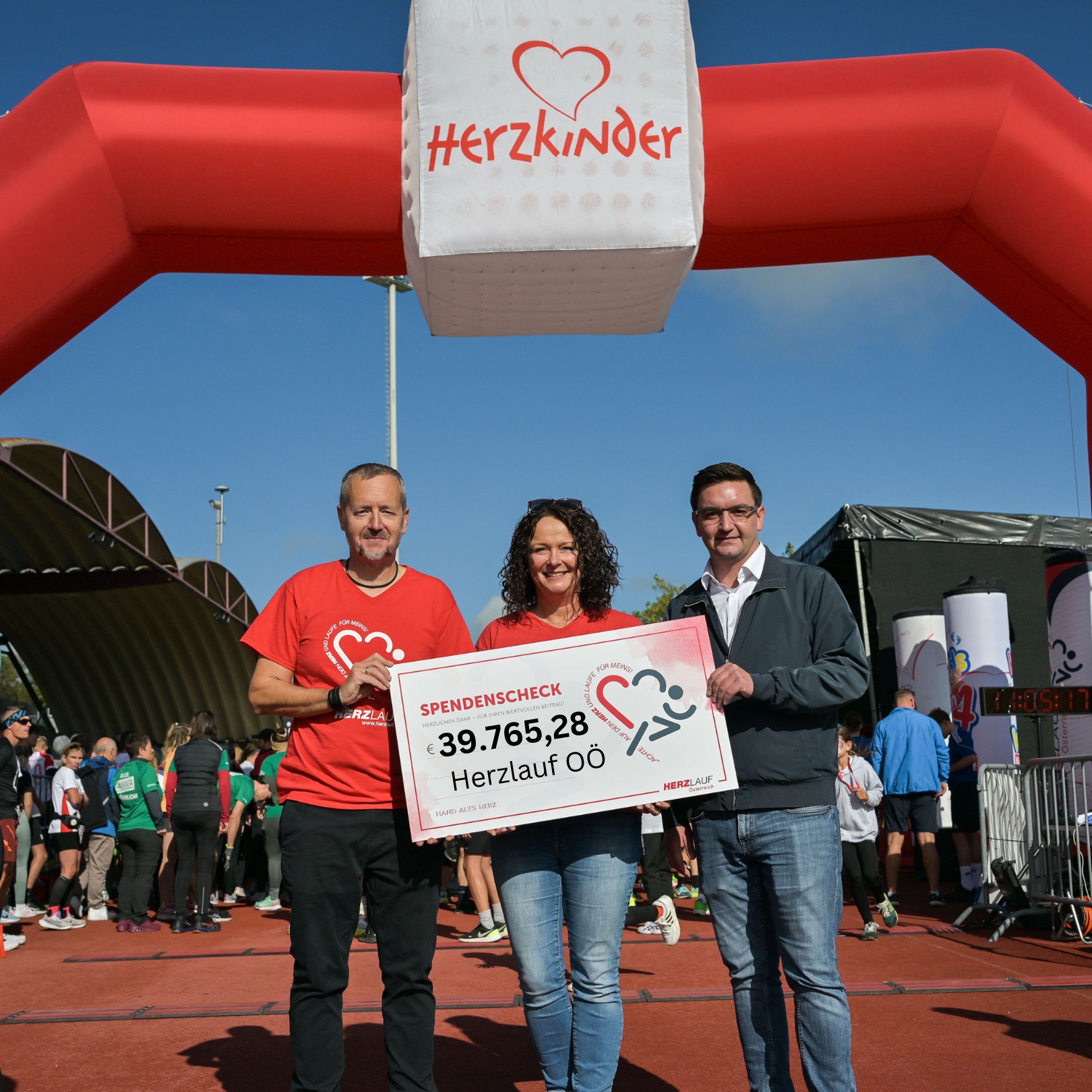 Scheckübergabe Herzlauf Oberösterreich 2024 © Herzkinder