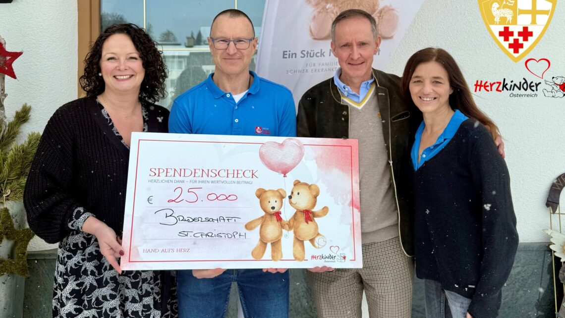 Scheckübergabe © Herzkinder Österreich. V.l.n.r.: Michaela Altendorfer, Horst Szeli, Florian Werner und Ines Paratscher