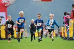 Einige Kinder beim Laufen © C&D Moser, Foto Moser