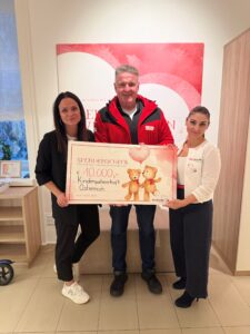 Scheckübergabe Kinderpatenschaft © HKÖ - Juliane Spejra