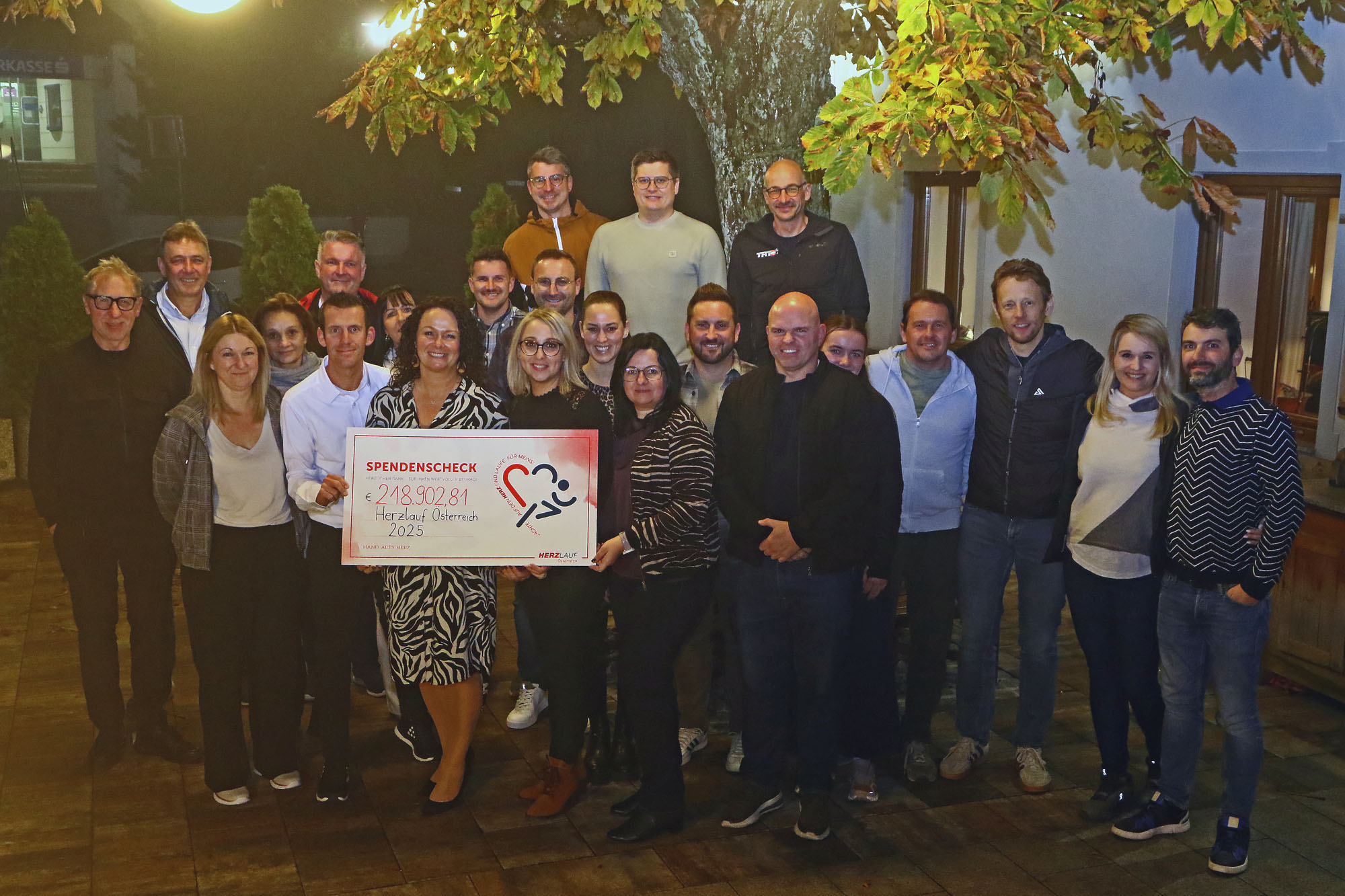 Scheck_Herzlauf Abschluss_alle_2025 © Daniel Fessl