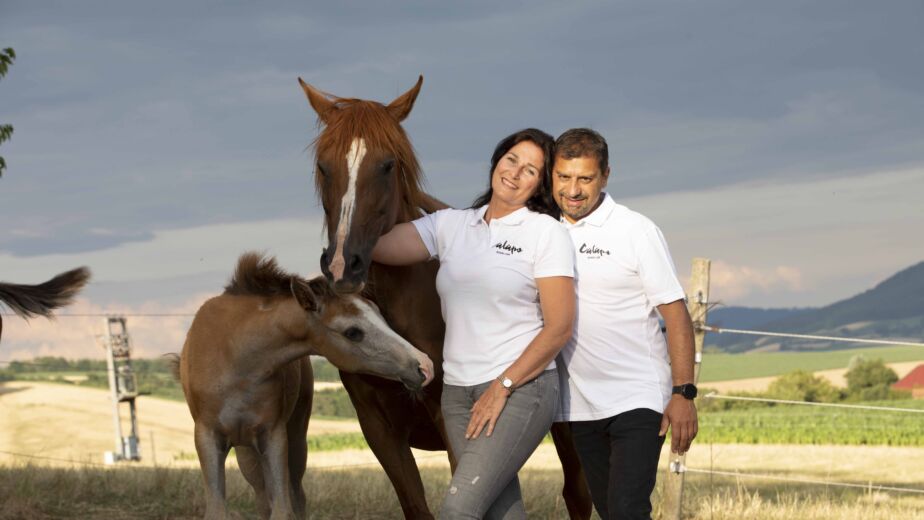 Daniela Vadehra und Anil Vadehra mit Pferden © Nora Köck