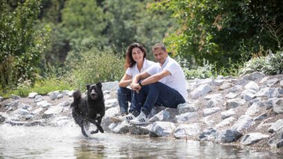 Daniela Vadehra und Anil Vadehra mit Hund © Nora Köck