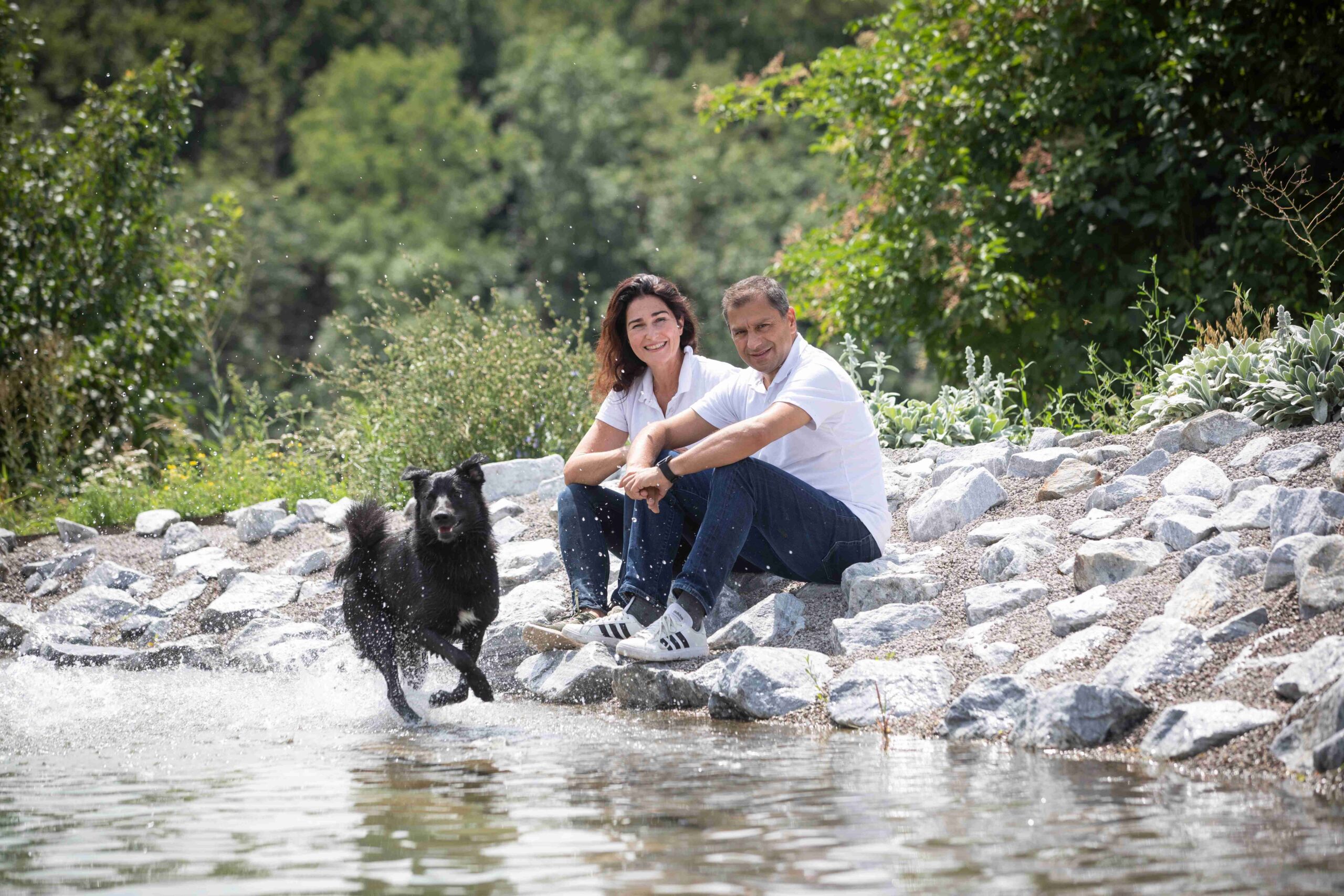 Daniela Vadehra und Anil Vadehra mit Hund © Nora Köck