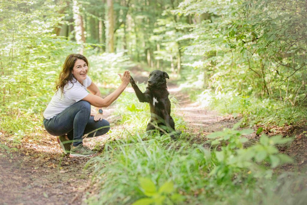 Daniela Vadehra mit Hund © Nora Köck