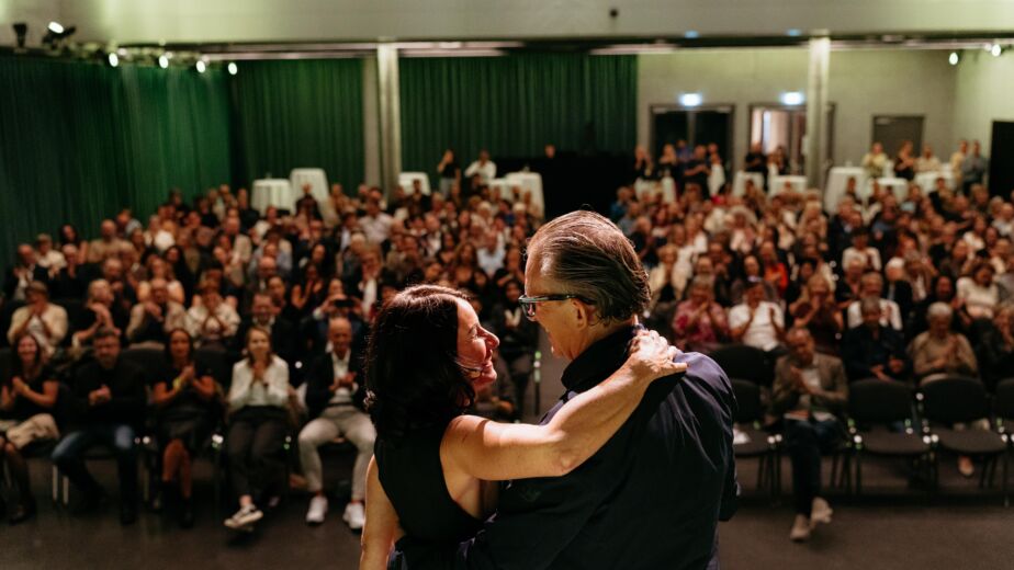 Susanne Marosch mit Co-Autor Thomas Albrecht bei der Buchpräsentation in Rankweil © Geben für Leben - Schwertwitis