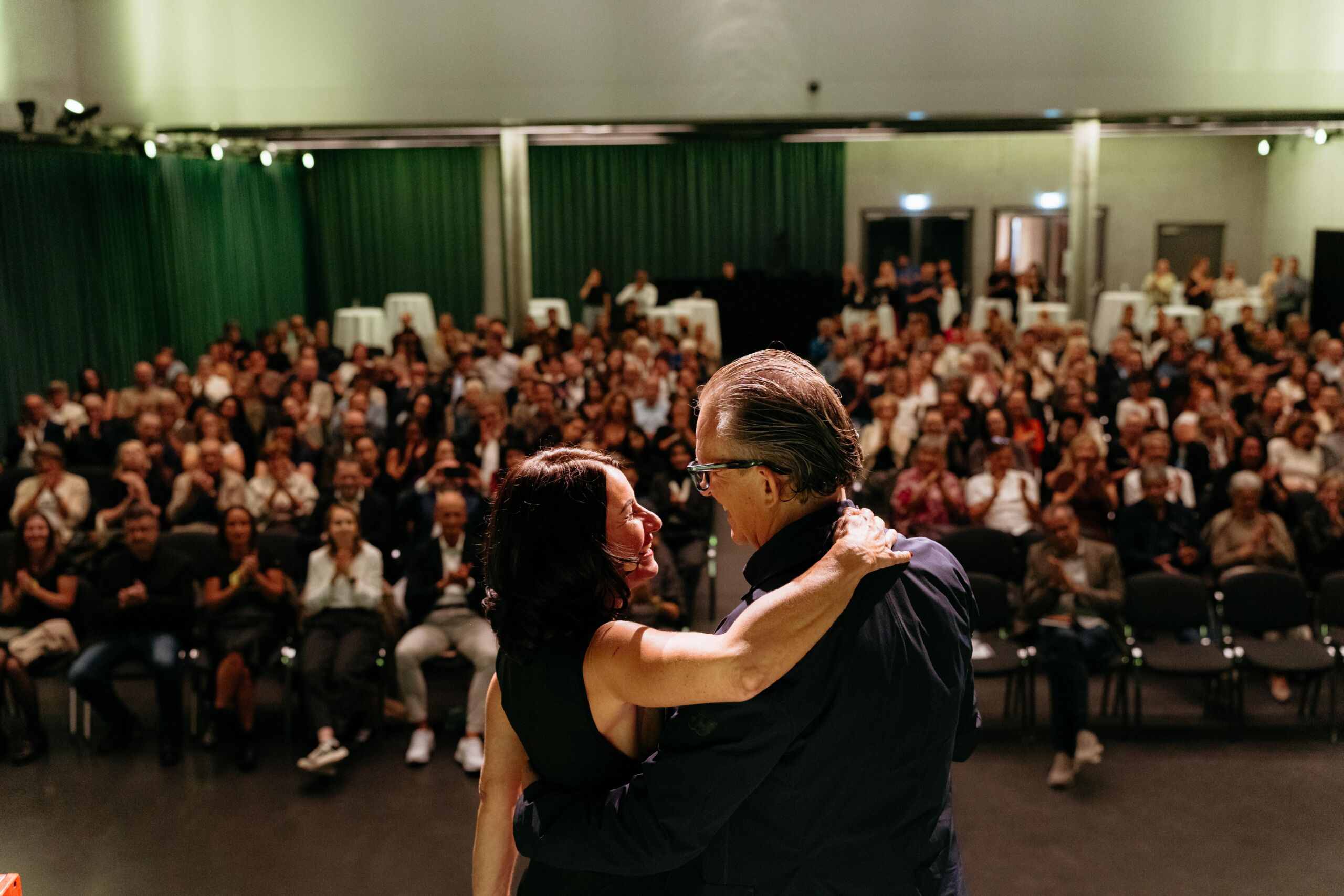 Susanne Marosch mit Co-Autor Thomas Albrecht bei der Buchpräsentation in Rankweil © Geben für Leben - Schwertwitis