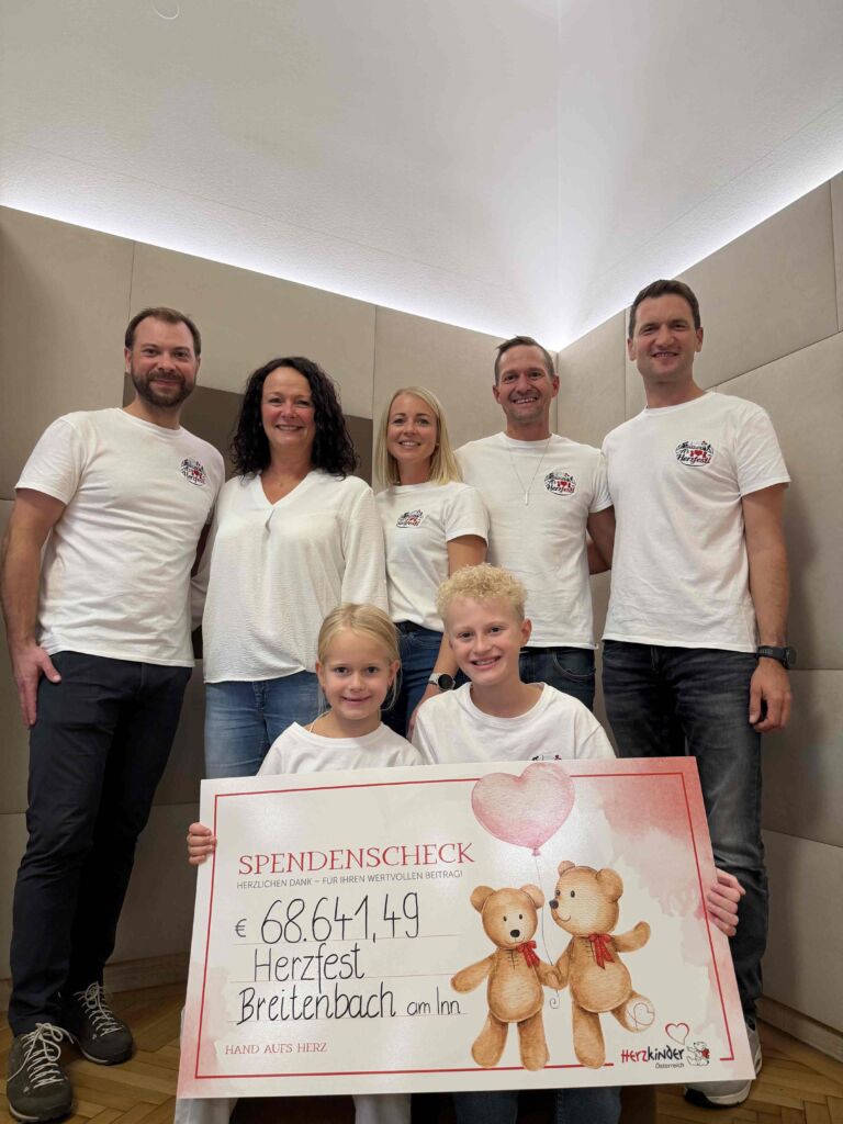 Herzkinder Gruppenfoto Spendenübergabe © Fam. Huber